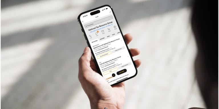 Field sales rep with mobile CRM