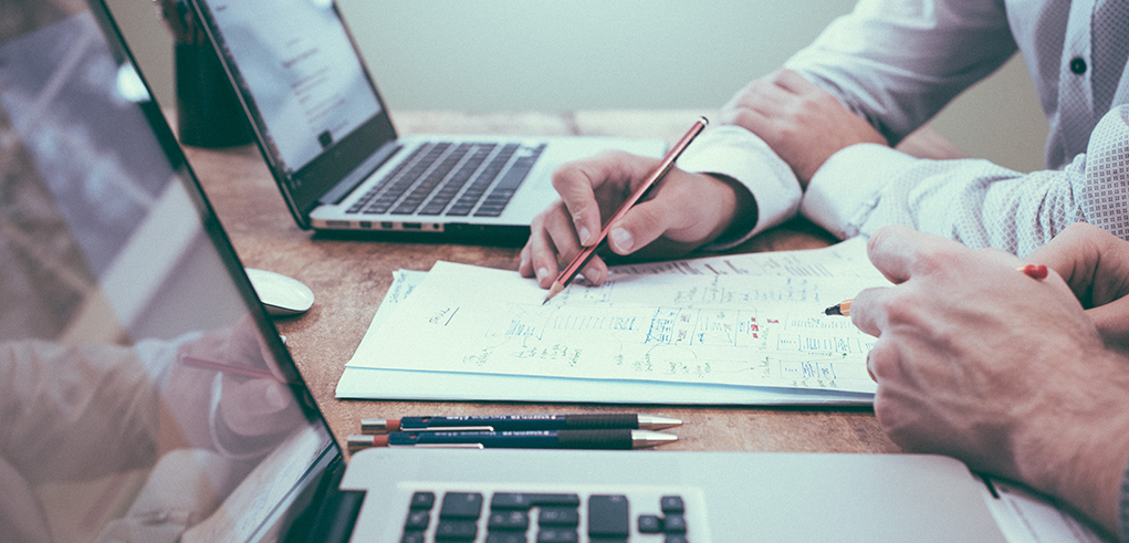 How to Create And Implement a Sales Playbook [with Template]